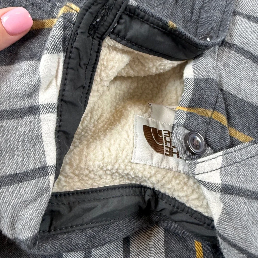 The North Face Campshire Shirt Jacket Men Medium Gray Plaid Sherpa Lined Shacket